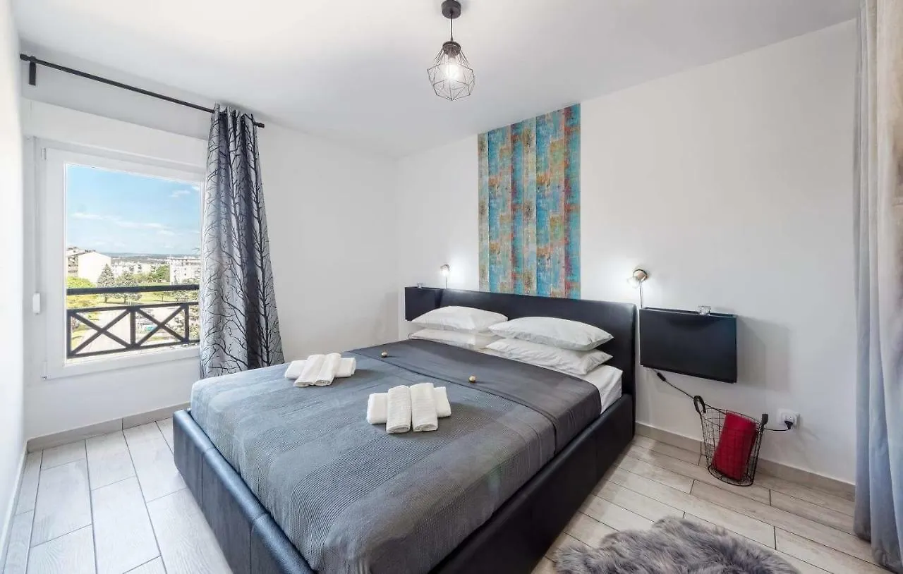 Apartment Rubix PUY 0*,
